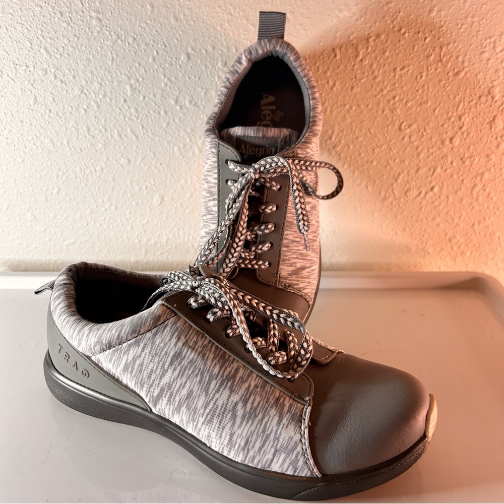 Alegria Traq Quest  Women's Gray Sneakers